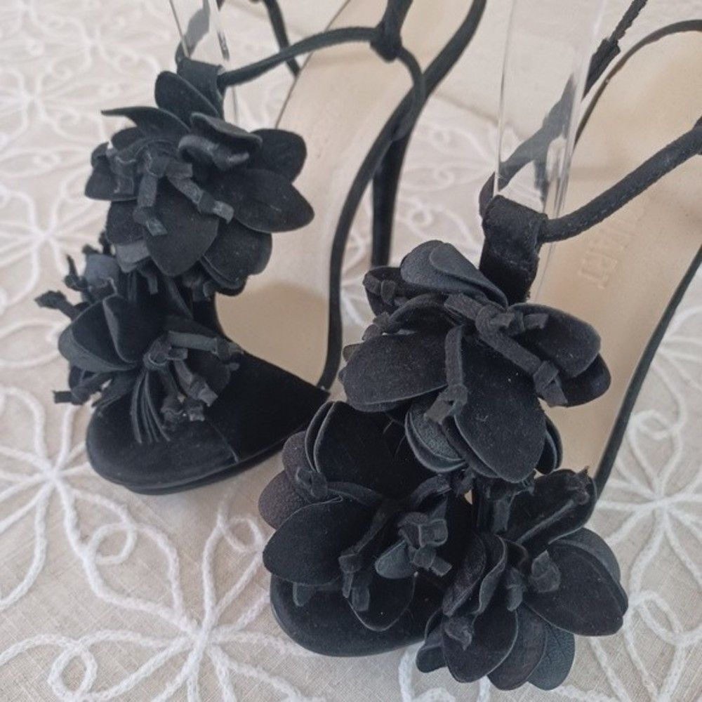 Colin Stuart Black Slingback Suede Flower Heels Sandals - Picture 4 of 16